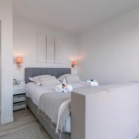 Huswell - Bright Penthouse With Two Terraces And Sea View Daire Blankenberge